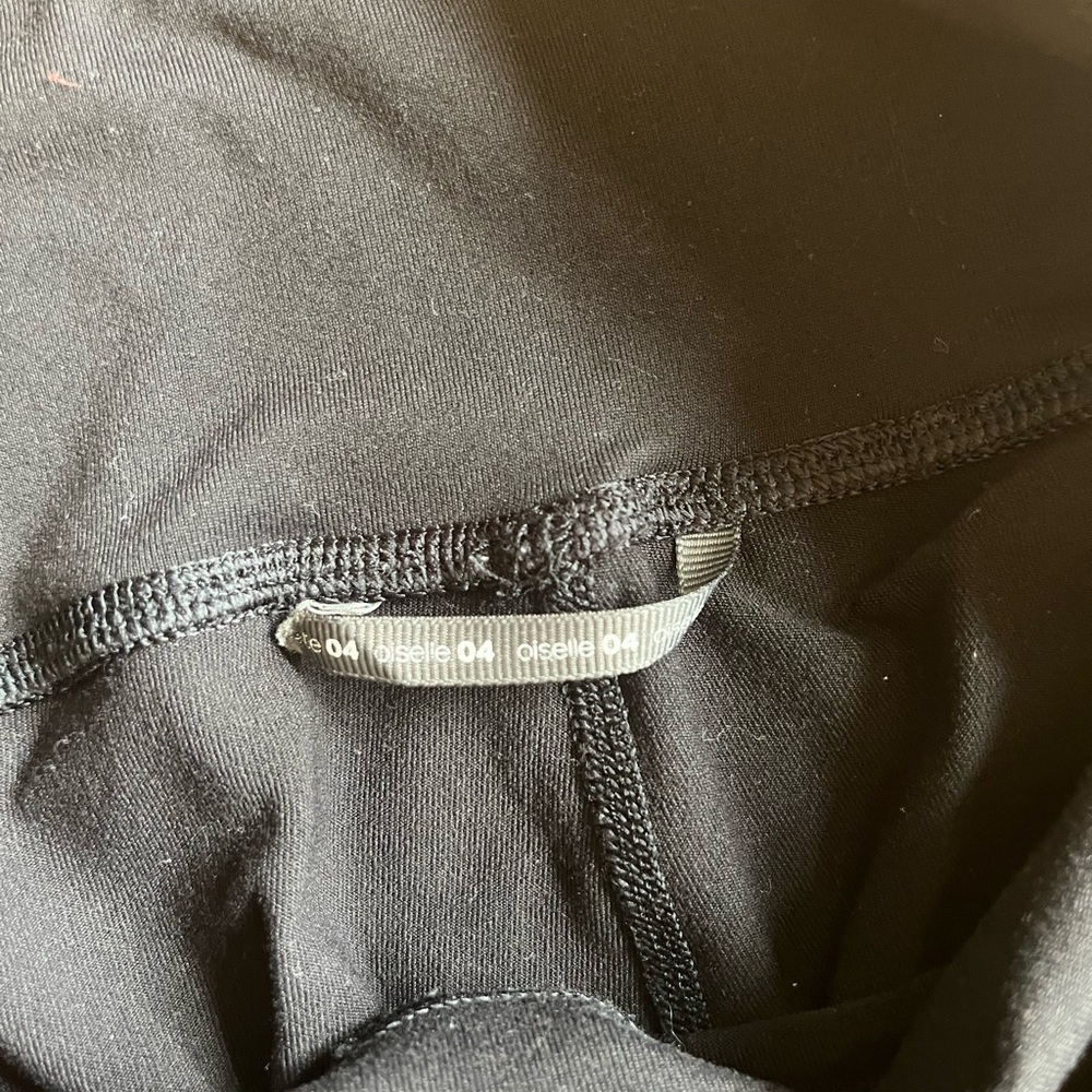 Oiselle Hawkeye Black Cropped Tights - Picture 3 of 3